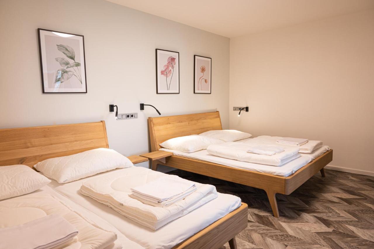 Art Hostel & Apartments Двур-Кралове-над-Лабем Экстерьер фото